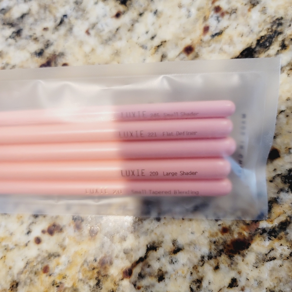 2 for $40 LUXIE 5 PIECE ROSE GOLD EYE BRUSH SET - Picture 7 of 13
